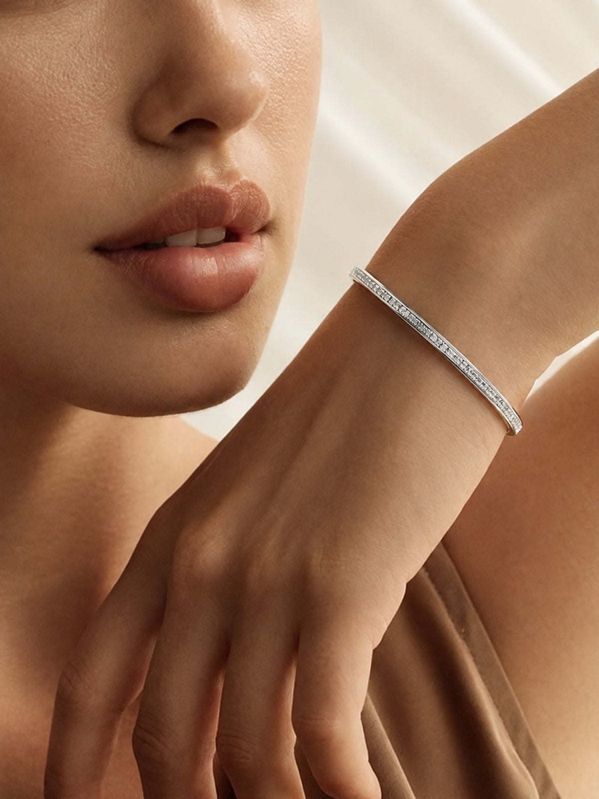 Solitaire Eternity Bar White-gold Bangle