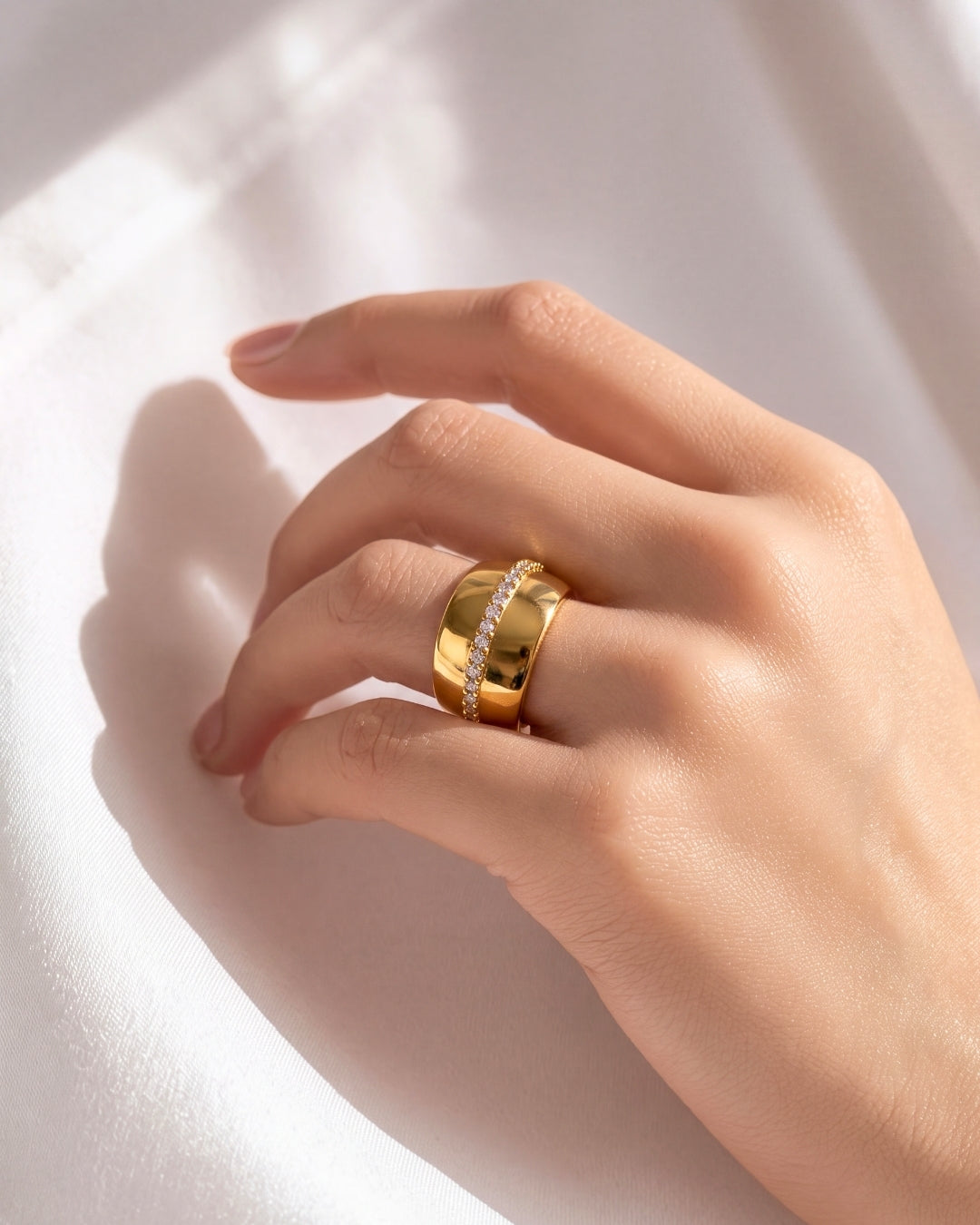 Diamond line ring