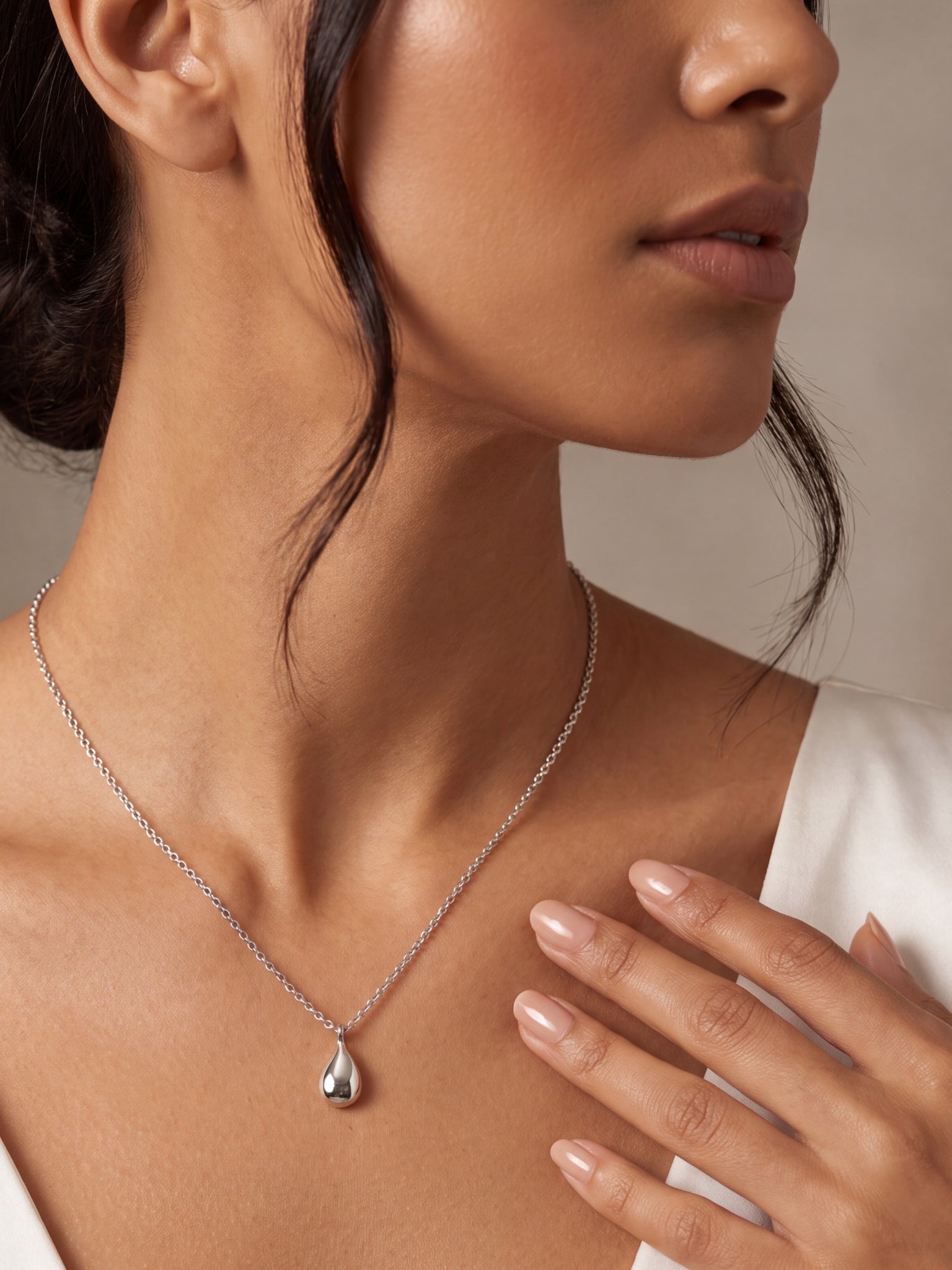 Drop pendant with chain