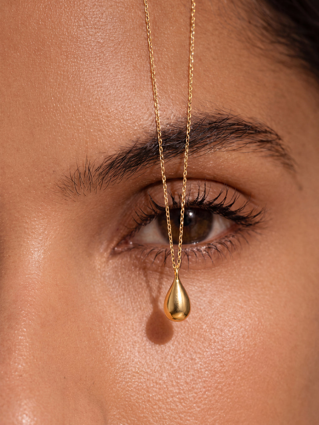 Drop pendant with chain